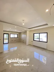  26 شقة طابق اخير مع روف 230 متر وتراس 100 متر على شارعين  طريق المطار خلف المدارس العالمية بسعر مميز