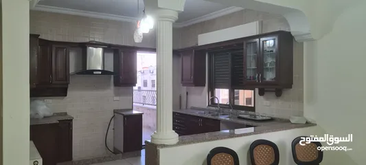  8 شقة طابق 2 قرب سيفوي الشميساني للبيع