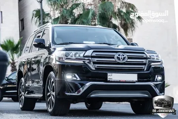  3 Toyota Land Cruiser 2017 Gx-r V8  السيارة بحالة الوكالة و قطعت مسافة 141,000 كم   اللون : اسود