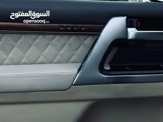  30 تويوتا لاند كروزر 2016 VXR