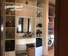  11 للبيع شقة طابق ثالث مع الفرش شبه جديد في ارقى مناطق عمان الدوار السابع اطلالة رائعه متوفر كل الخدمات