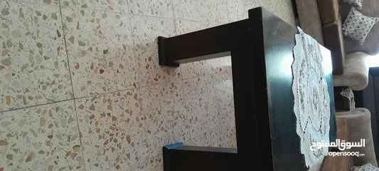  6 اثاث غرفة جلوس (صالون) بحالة جيدة بجنن اسفنج ناعم لطيف منجد