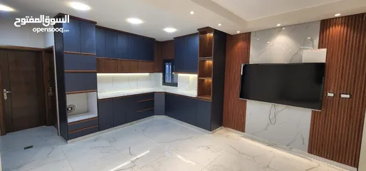  10 دفعة 1000 شيكل والباقي شيكات وفصل المطبخ الي بناسبك