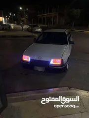  1 اوبل كاديت موديل 1988