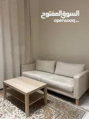  1 كرسي صوفا و طاولة قهوة -sofa and coffee table