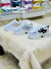  22 أحذية بسعر العرض