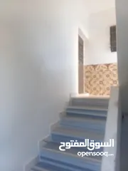  2 بيت مكون من طابقين وشقه بجانبهم للبيع