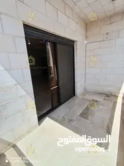  18 شقة ثالث مع روف منفصل في منطقة خلدا