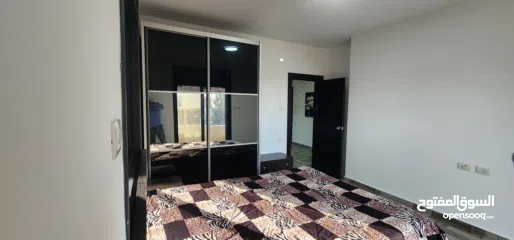  14 شقة وسط البلد قريبة من جميع الخدمات الشقة مكونة من غرفتين وصالون وحمامين ومطبخ وبرندة