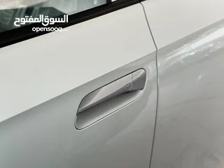 7 VW ID4 CROZZ PRO 2024 PIANO BLACK أبيضّ لؤلؤي