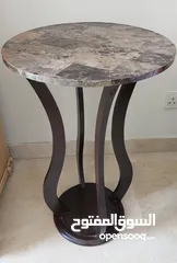  1 Decorative table in excellent condition for sale