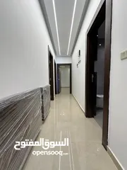  9 شقه فارغه لم تسكن للبيع  ـ  طريق المطار ـ النخيل
