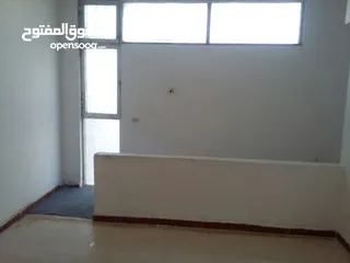  8 بيت 3 طوابق دوبلكس للبيع