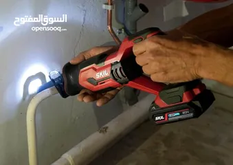  2 منشار ترددي قابل لإعادة الشحن بقوة 20 فولت لمختلف أعمال القطع skil