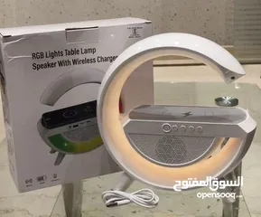  4 سماعة LED لاسلكية مع شاحن مدمج