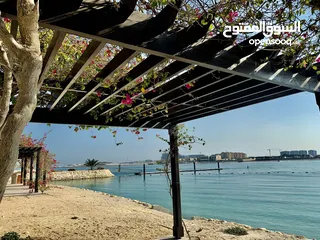  1 للبيع العاجل  شقة مجددة 3 غرف + غرفة خادمة  دخول مباشر للشاطئ