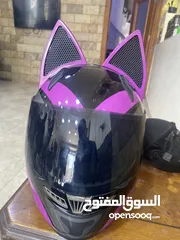  1 خوذه بسه لون اسود و نهدي مقاس L