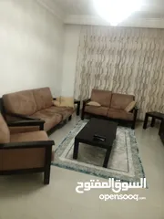  2 طقم كنب بحالة ممتازة