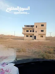 11 بيت عالعظم للـــــــــــبيــــــع:-  العنـــــــوان:- المفرق/ سما السرحان/الحي الجنوبي.   المنزل من