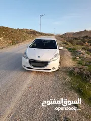  3 بيجو 208 /.  2014