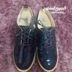  3 للبيع: حذاء نسائي من ZARA بحالة شبه جديدة – تصميم أنيق برباط أمامي، مقاس 37 ولون كحلي جذّاب