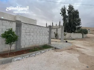  2 بيت للبيع مميز منطقه هادئه جدا
