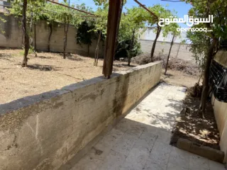  4 ارض مع بناء قائم