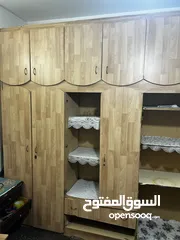  1 خزانة نظيفة جداً