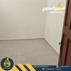  3 شقتة غير مفروشة في بيزيت بموقع ممتاز جدا