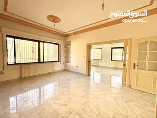  11 شقة الأحلام في أم أذينة الغربية – خصوصية، إطلالات، وأناقة بلا حدود