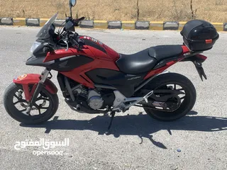  2 دراجه بحالة الوكاله هوندا 700 سي سي مرخصه سنه كامله فحص كامل