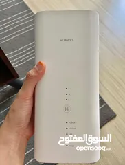  1 Huawei 4G router