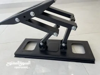  1 قاعدة تلفزيون بحالة ممتازة جدا تتحكرك في جميع الإتجاهات
