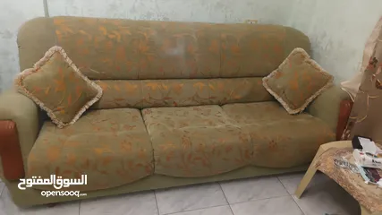  9 اثاث منزل للبيع مكون  من غساله وثلاجه    وفريزر  وطقم ضيوف وطقم استقبال وغاز و ميكروفون جميع الاجهزه