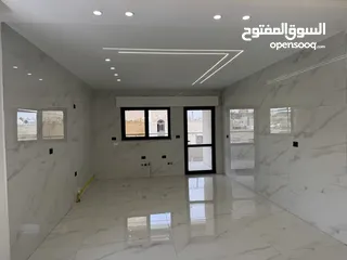  13 شقق مساحة ( 180م و 190م طابق اول و ارضي و روف ) في البنيات -طريق المطار خلف مدارس القادة