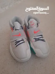  2 بوت Nike Kyrie اصلي نمرة 43