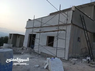  3 صقايل حديد عدد ثمانيه مع وشاحتهن وصقايل خشب عدد 1 ومقص 120 ومقص 60