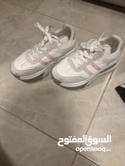 1 حذاء رياضي اصلي مقاس 37