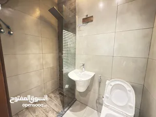  15 استديو للبيع مقابل جامعة اليرموك مميز تشطيب فاخر ايجاره السنوي 2000 دينار قابل للزيادة تشطيب جديد