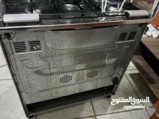  6 غاز خمس عيون مع فرن ستالستيل إستعمال بسيط بحال الوكالة للبيع
