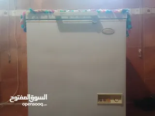  4 تخت غرفة نوم وغزانه غرفه نوم مع فريزر للبيع الاستعمال خفيف بحال الوكالة