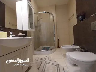  17 شقه طابقيه لللبيع او للايجار