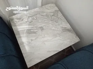  4 طاوله وسط مع طاوله صغيره بجانبها