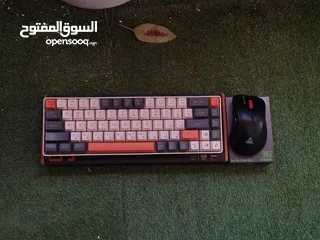  1 كيبورد و ماوس  بحالة ممتازة