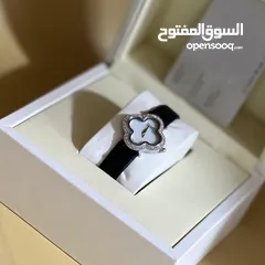  12 ساعات نسائية ماركات منوعه