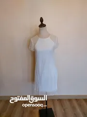  12 عدة فساتين جديدة و ماركات اسعارها من 10-12 دينار.