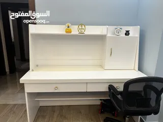  4 مكتب استعمال بسيط للبيع