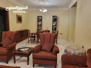  11 شقه طابقيه ارضيه ديبلوكس مع كراج وحديقه ام السماق الجنوبي