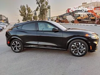  4 فورد موستنج بريميوم