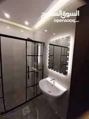  12 خلدا 160م داخلي و120م خارجي ومدخل خاص وكراج خاص بسعر مغري